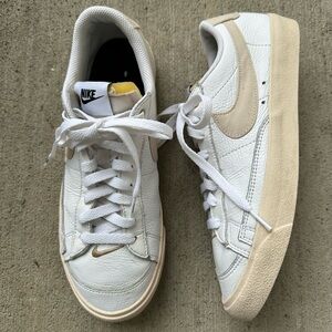 Nike Blazer Low '77 Women's Shoes White-Tan Size 9